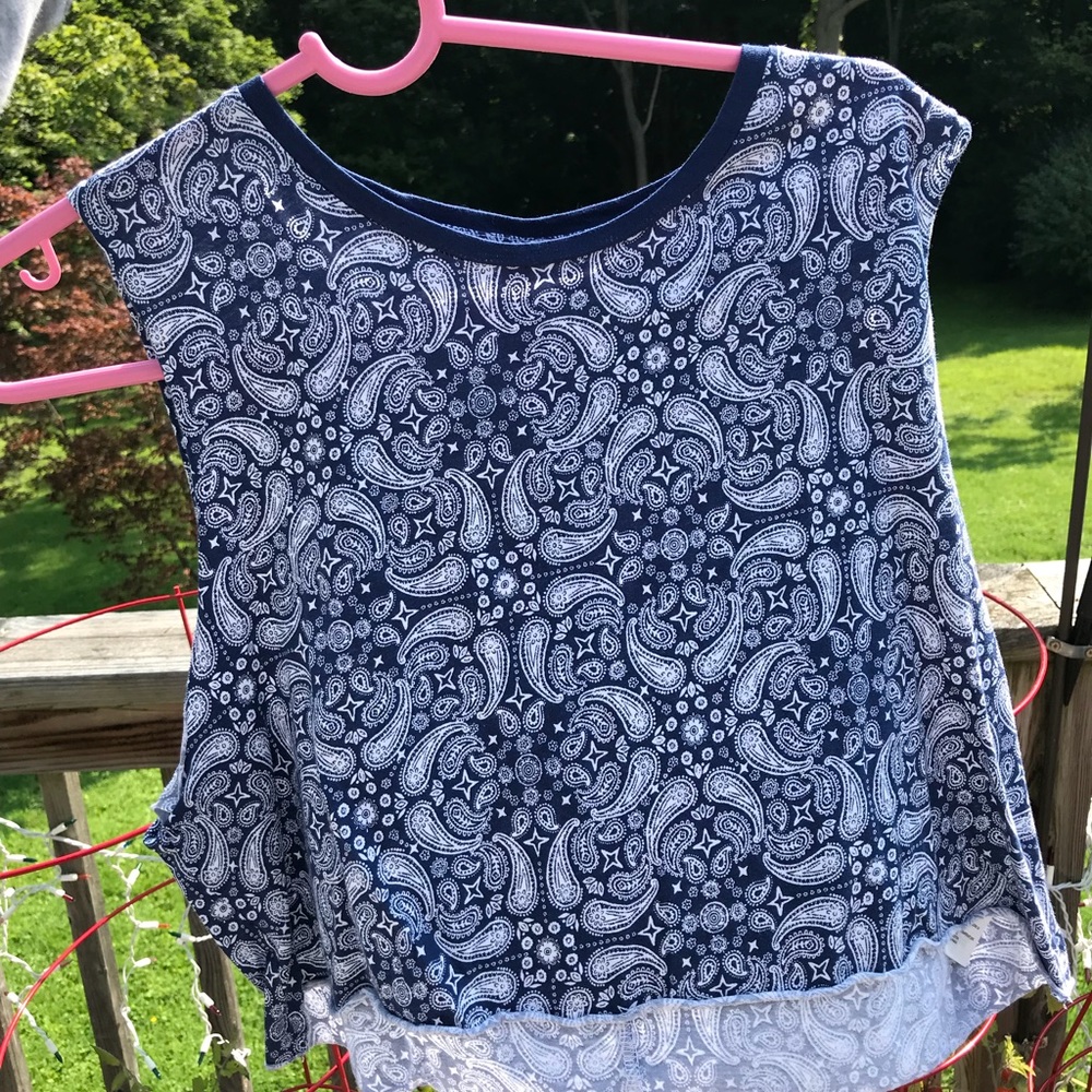 Divided H&M patterned blue crop top